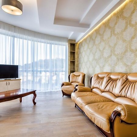Leogrand Apartments Z Panoramoyu Lvova Kültér fotó