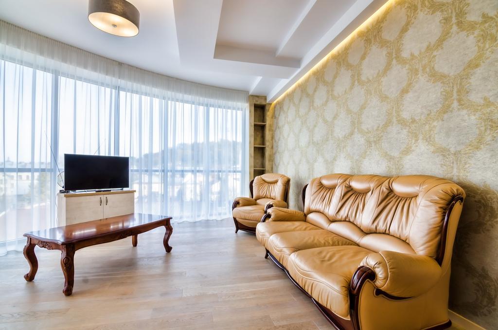 Leogrand Apartments Z Panoramoyu Lvova Kültér fotó