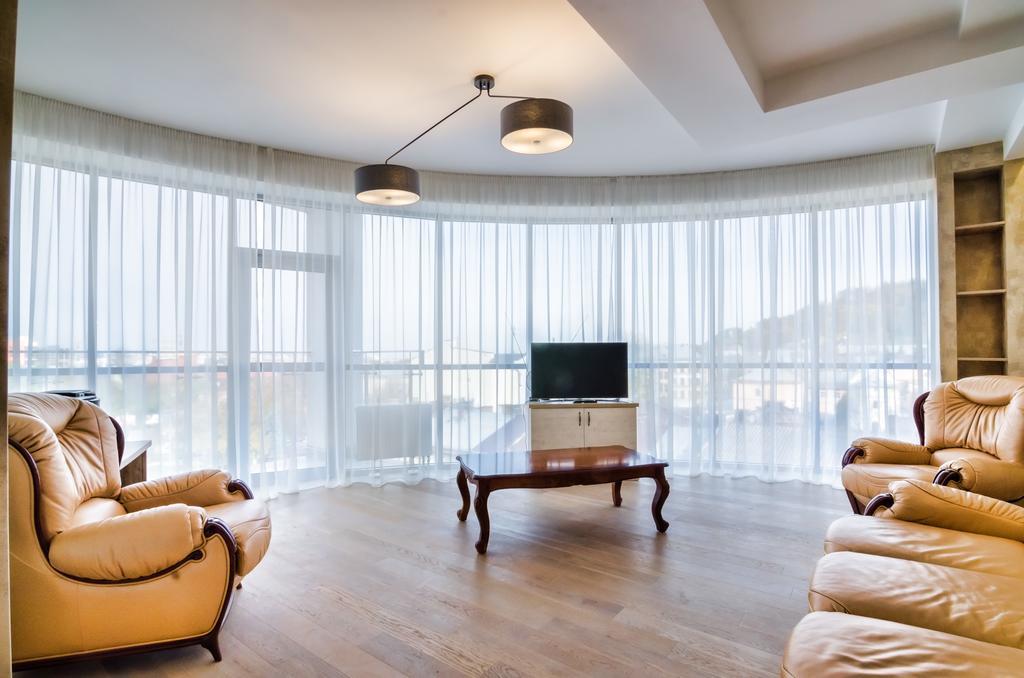 Leogrand Apartments Z Panoramoyu Lvova Kültér fotó