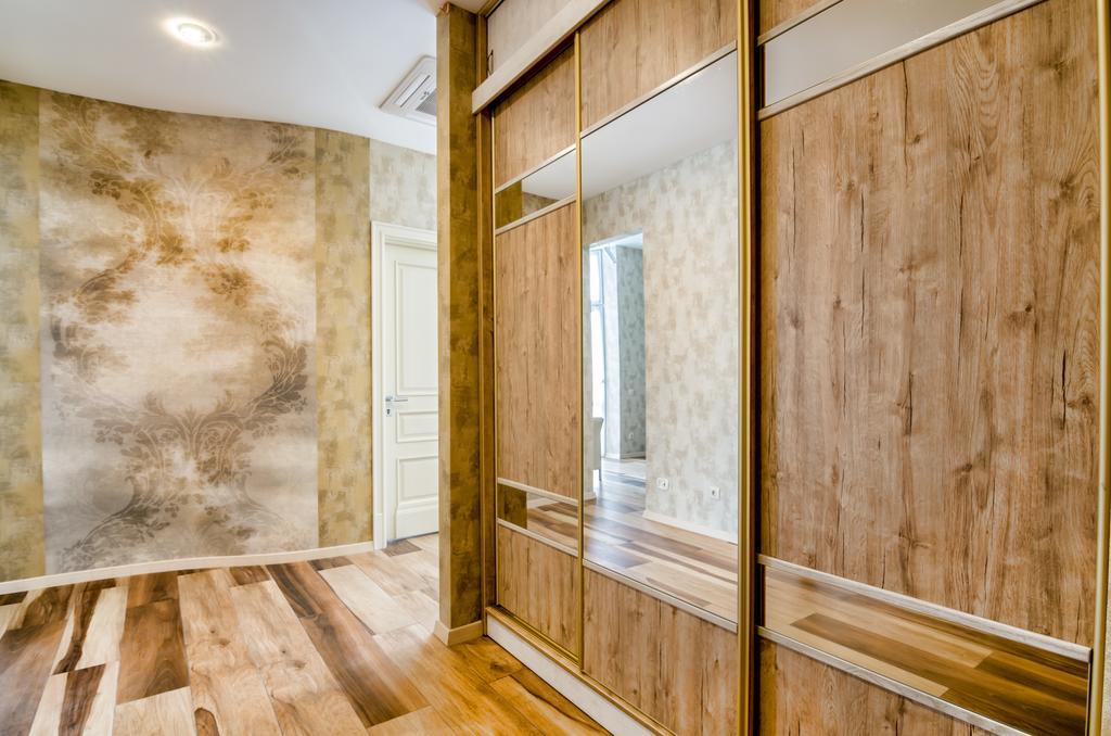 Leogrand Apartments Z Panoramoyu Lvova Kültér fotó